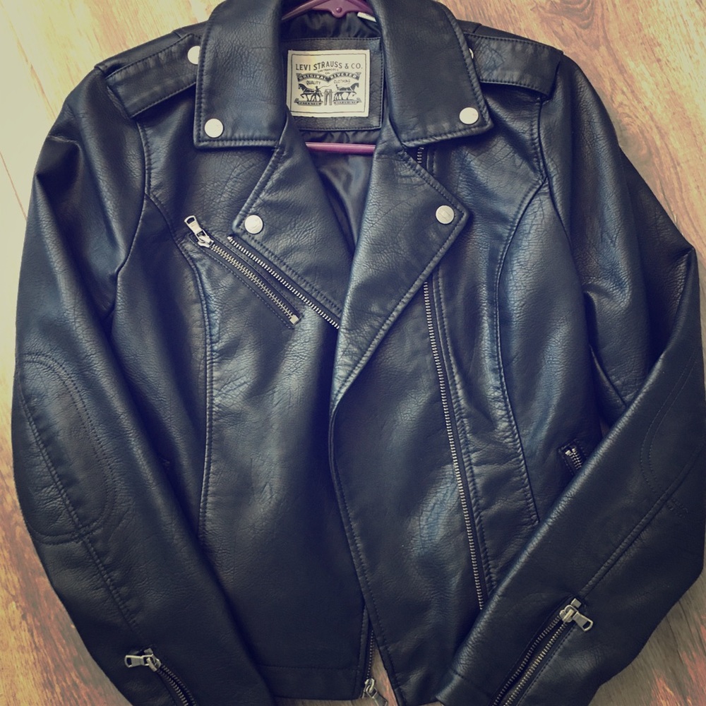 Levi’s black leather motorcycle jacket small